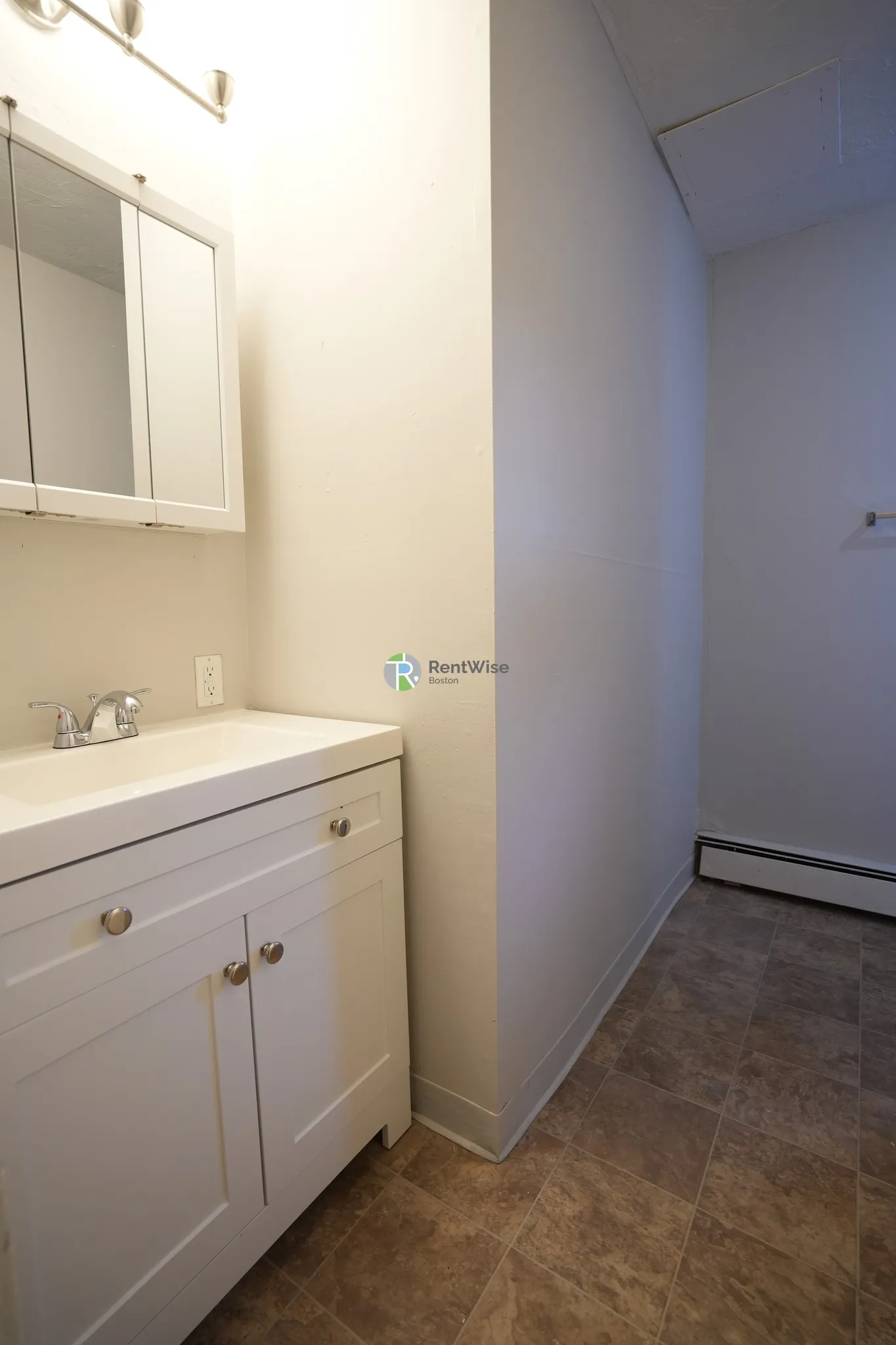 4 bed, 2 bath apartment for rent at 172 Bigelow St Unit 1, Oak Square — photo 19 of 26
