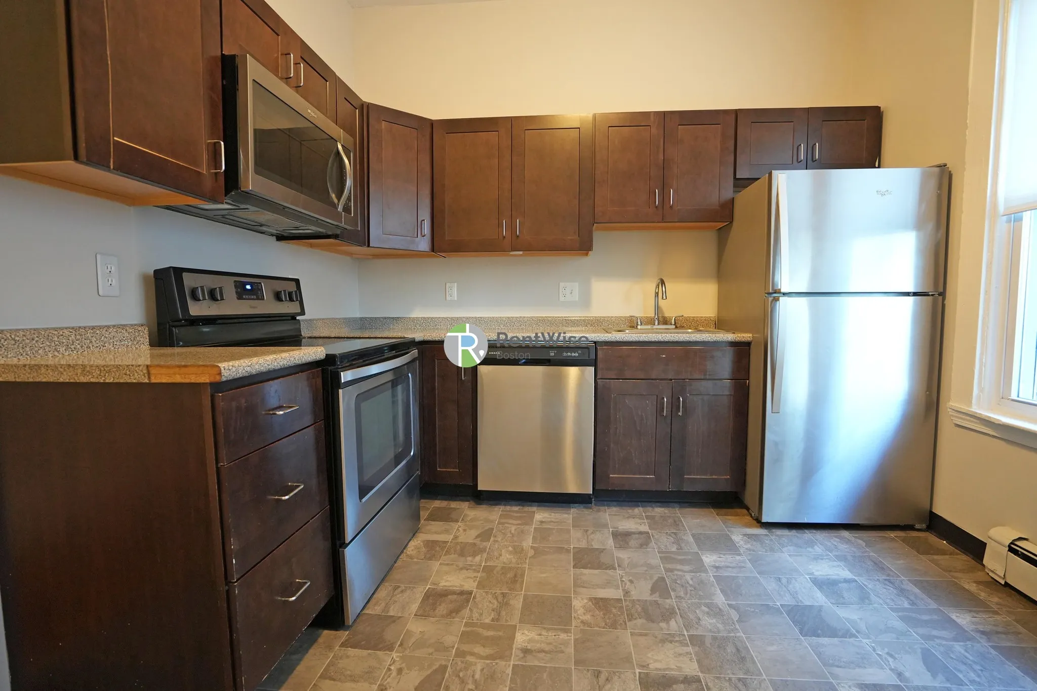 4 bed, 2 bath apartment for rent at 172 Bigelow St Unit 1, Oak Square — photo 6 of 26