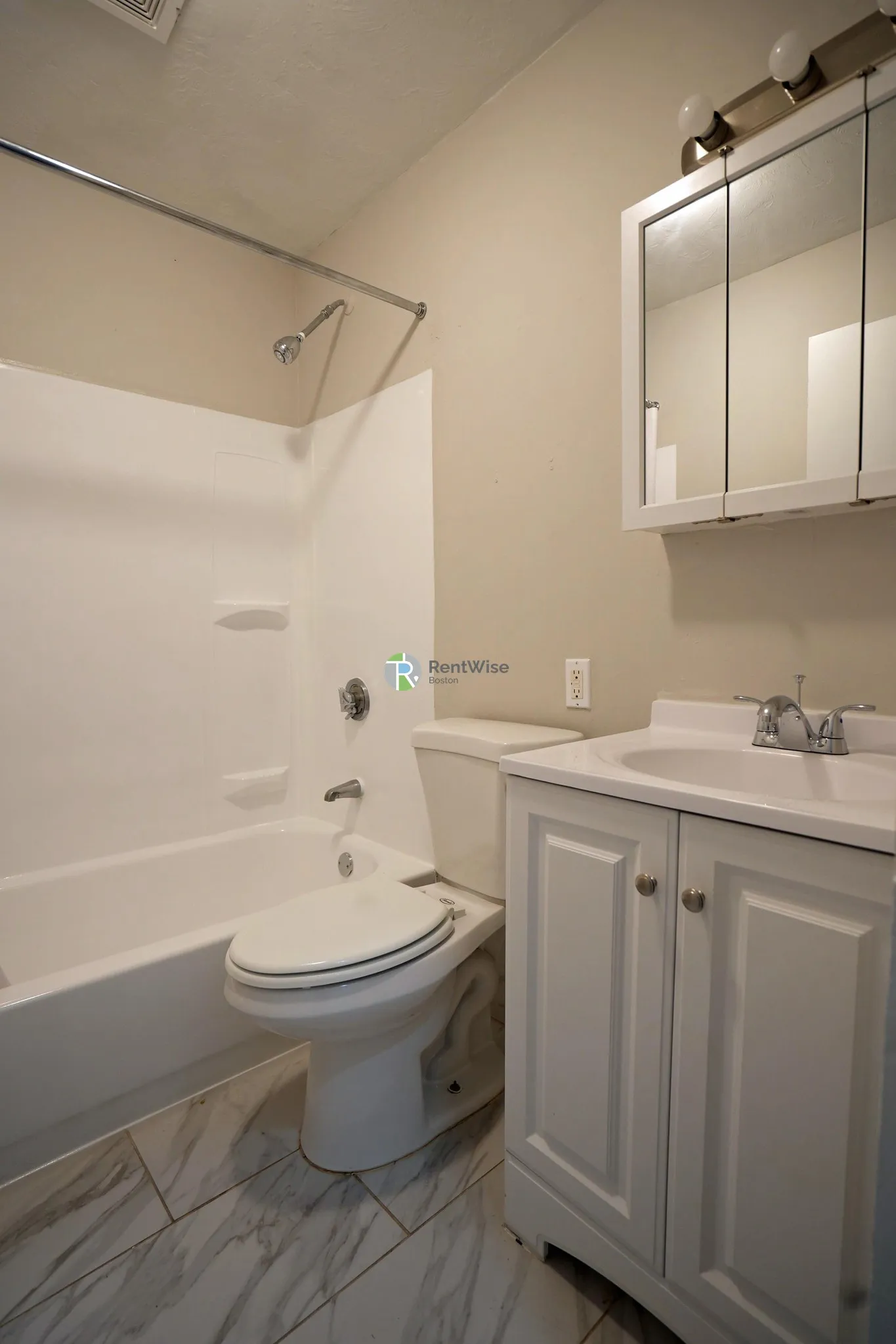 4 bed, 2 bath apartment for rent at 172 Bigelow St Unit 1, Oak Square — photo 12 of 26