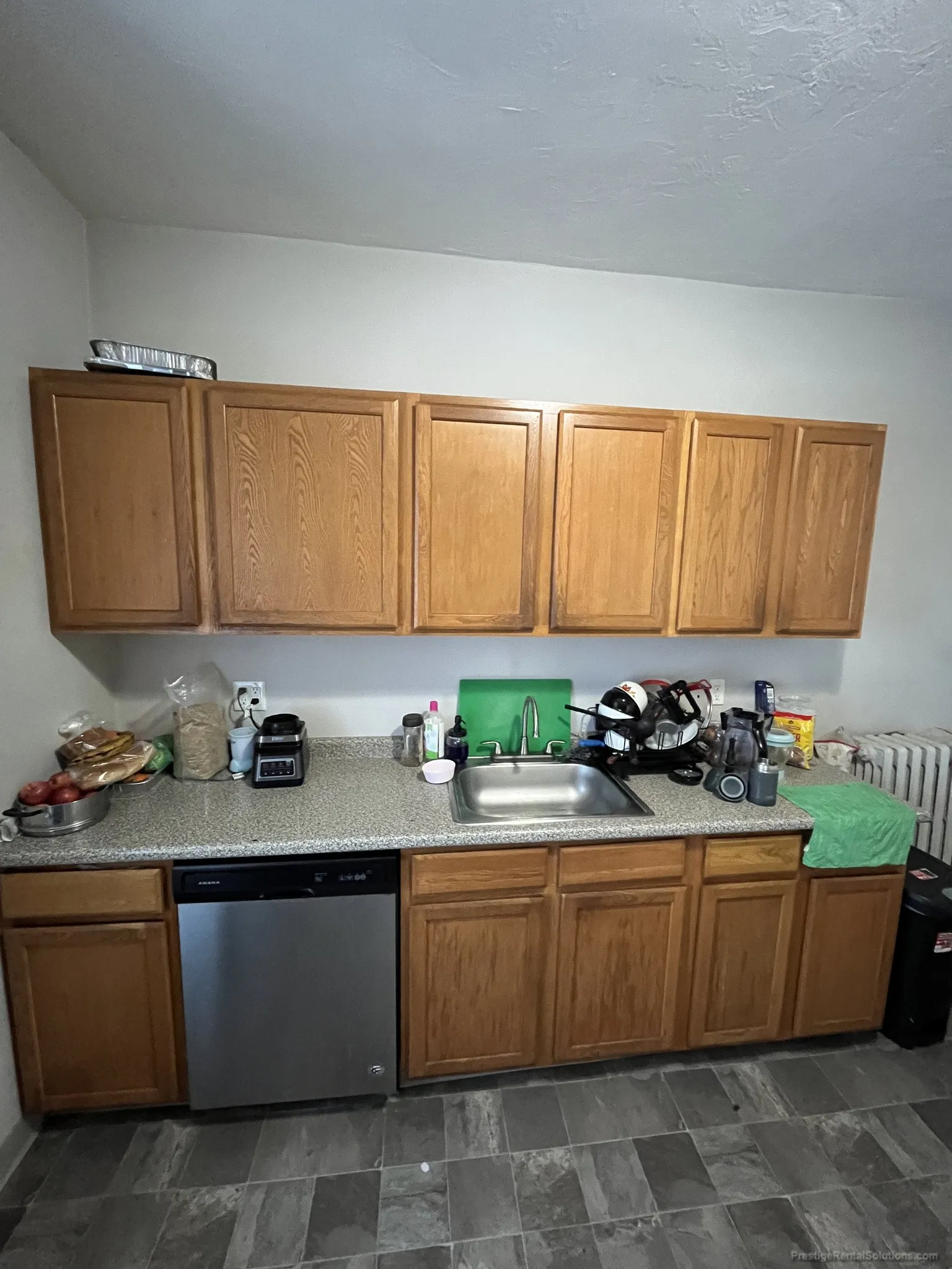 4 bed, 2 bath apartment for rent at 172 Bigelow St Unit 2, Oak Square — photo 3 of 42