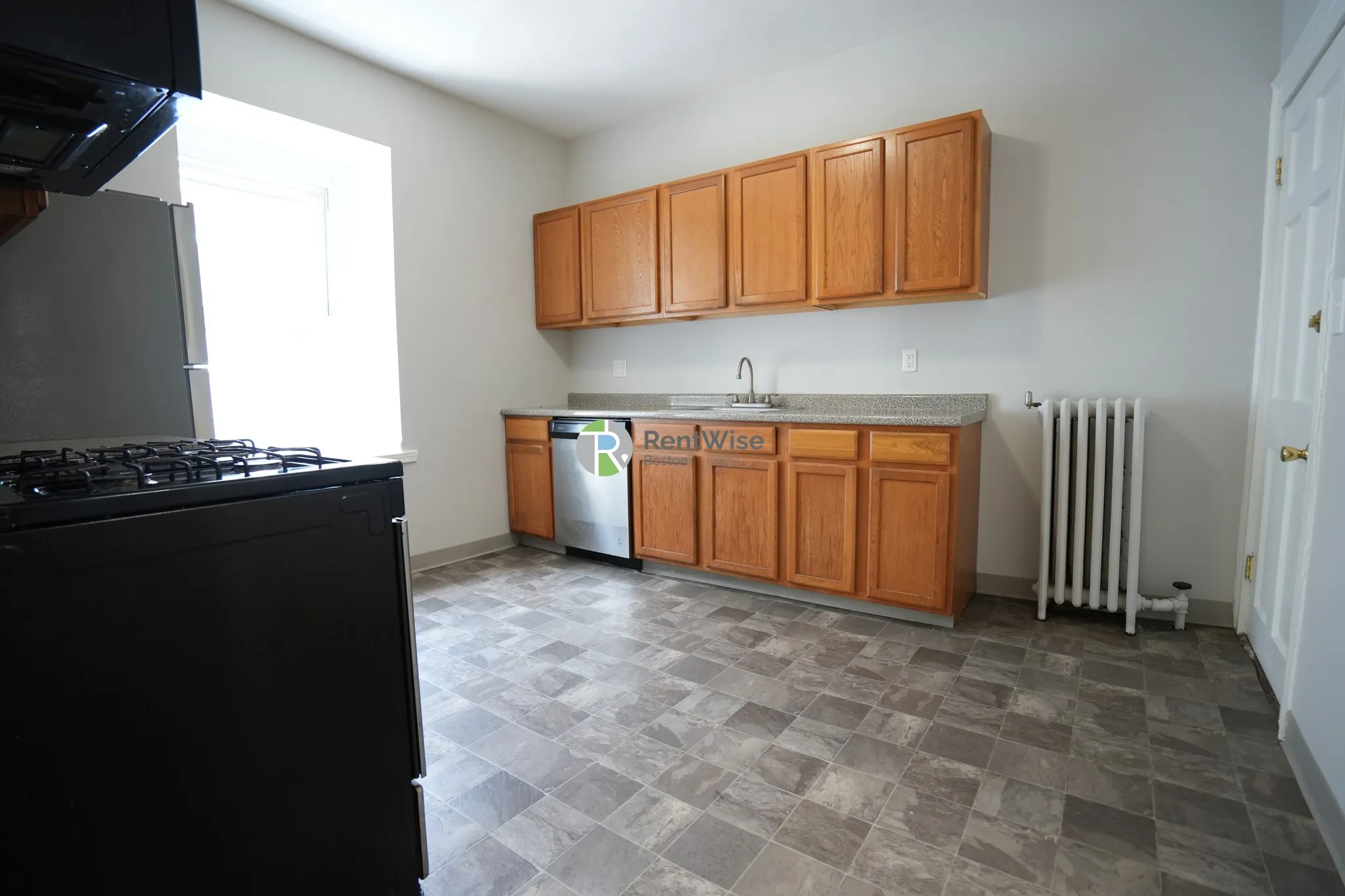 4 bed, 2 bath apartment for rent at 172 Bigelow St Unit 2, Oak Square — photo 5 of 25