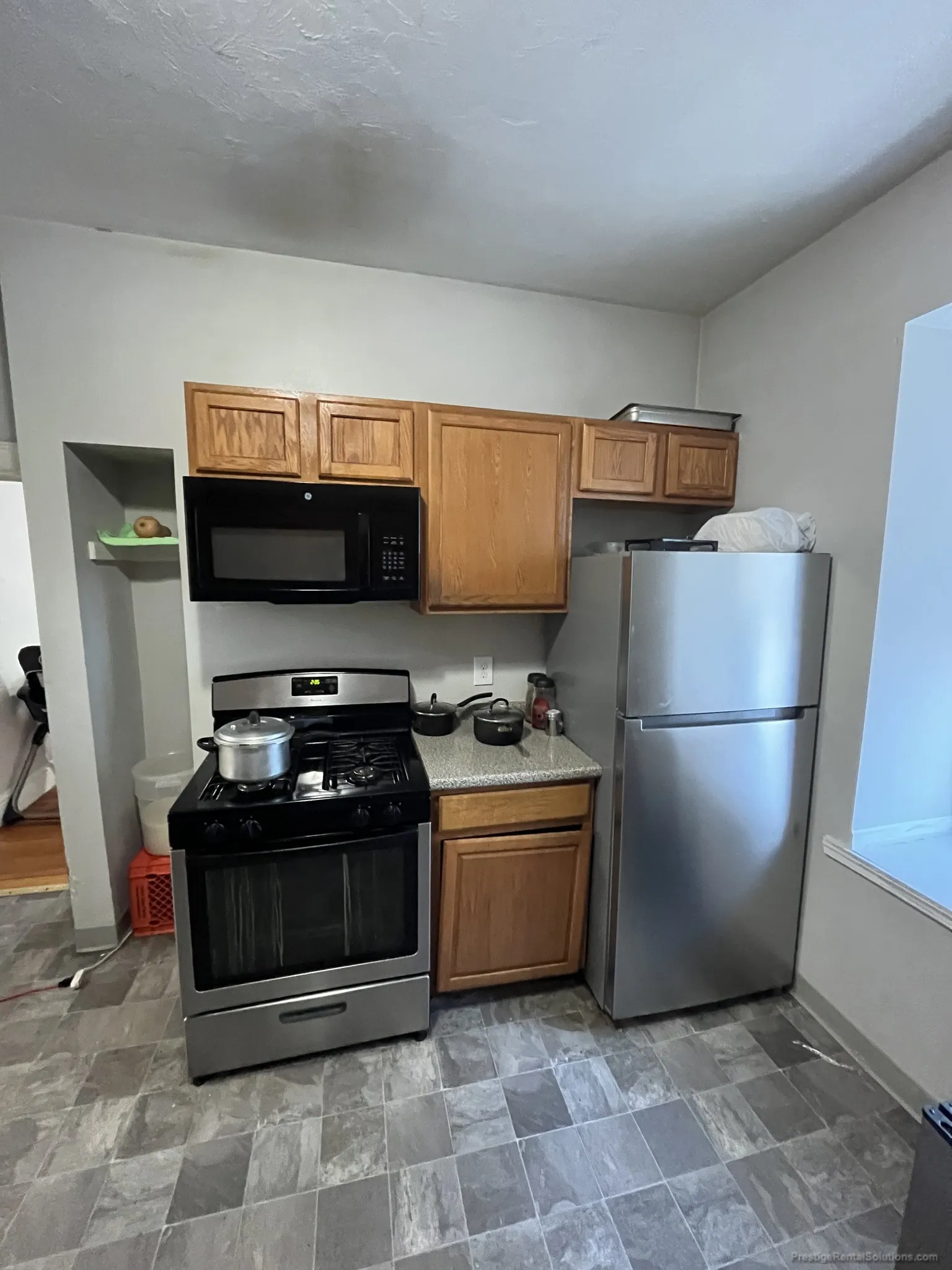 4 bed, 2 bath apartment for rent at 172 Bigelow St Unit 2, Oak Square — photo 2 of 42