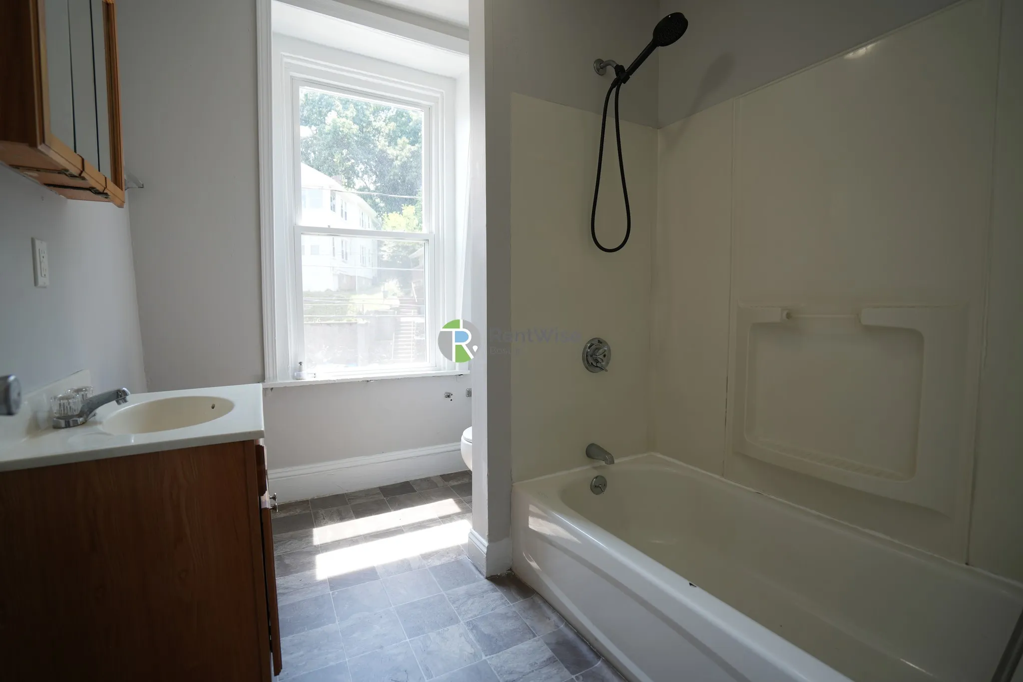 4 bed, 2 bath apartment for rent at 172 Bigelow St Unit 2, Oak Square — photo 20 of 25