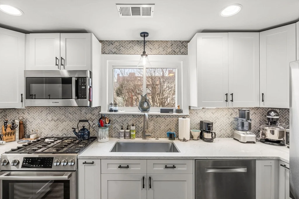 2 bed, 1 bath apartment for rent at 172 Dorchester St Unit 3, South Boston — photo 1 of 24