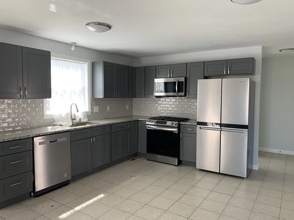 3 bed, 1 bath apartment for rent at 172 Lawrence St Unit 1, Fall River