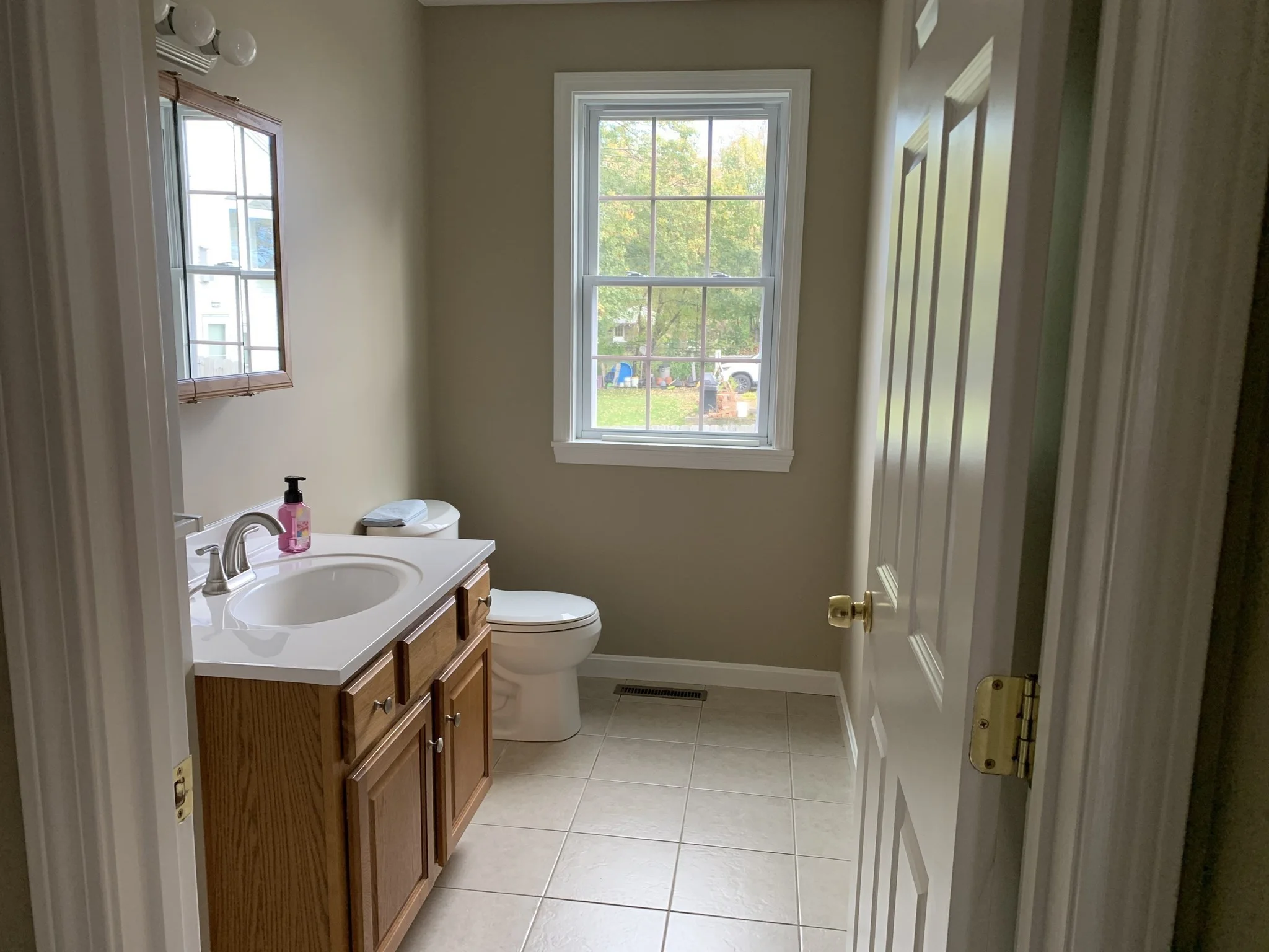 3 bed, 1 bath apartment for rent at 172 Lawrence St Unit 1, Fall River — photo 14 of 19