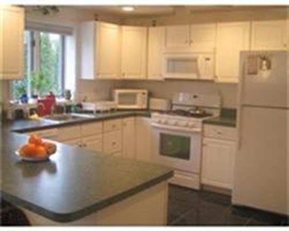 4 bed, 3 bath apartment for rent at 172 Maple St, West Roxbury — photo 4 of 16