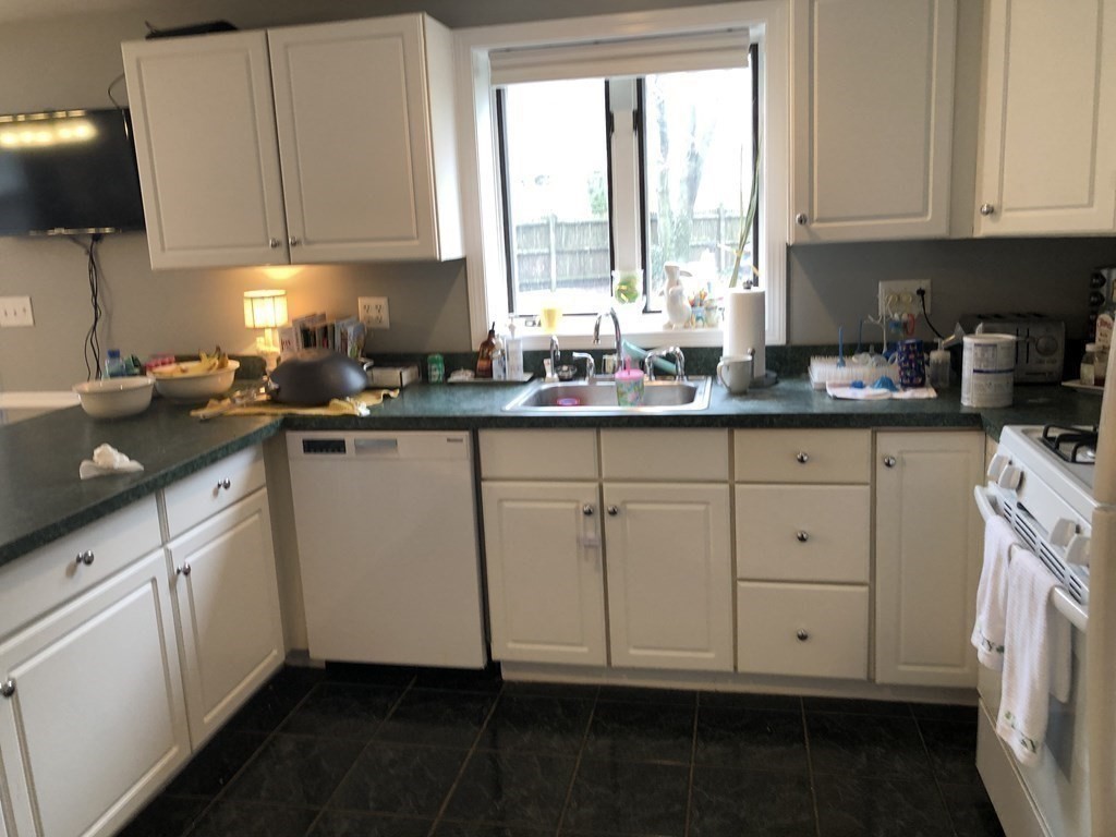 4 bed, 3 bath apartment for rent at 172 Maple St, West Roxbury — photo 5 of 16