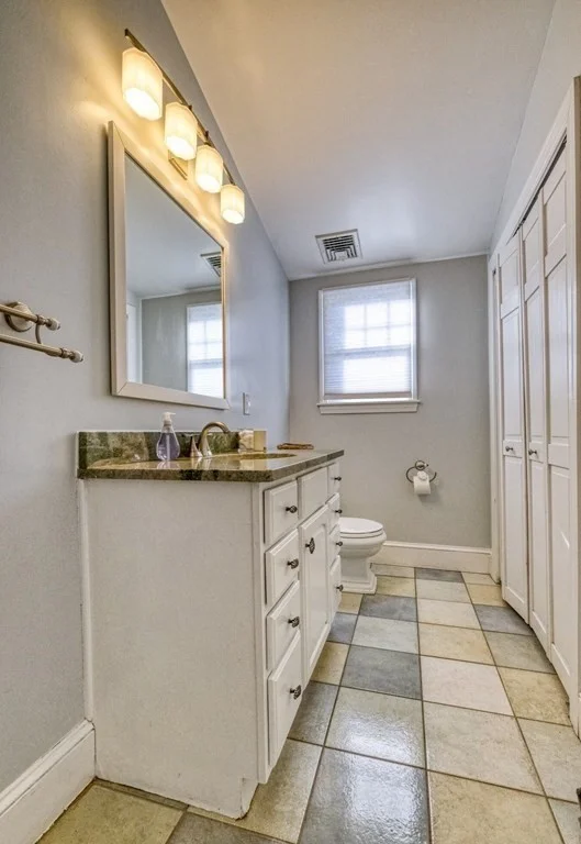 5 bed, 2 bath apartment for rent at 172 Marine Rd Unit 2, South Boston — photo 13 of 14