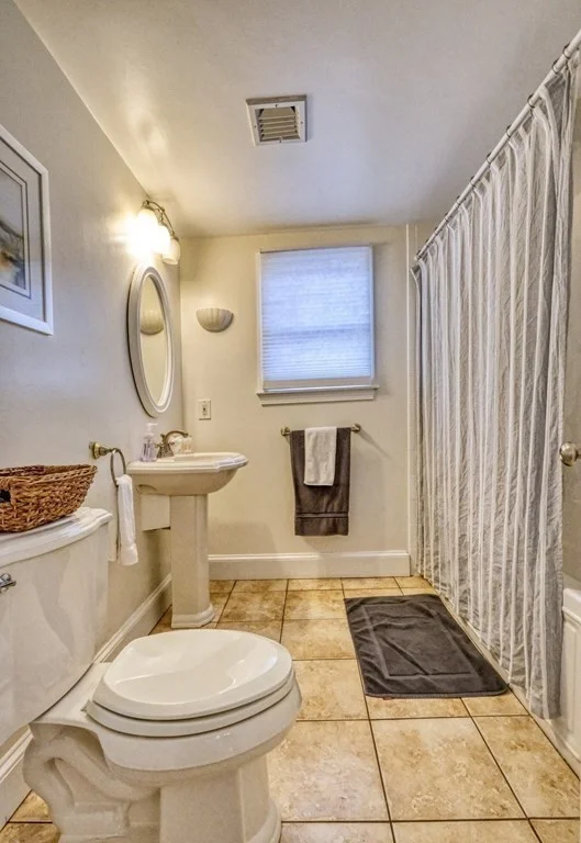 5 bed, 2 bath apartment for rent at 172 Marine Rd Unit 2, South Boston — photo 11 of 14