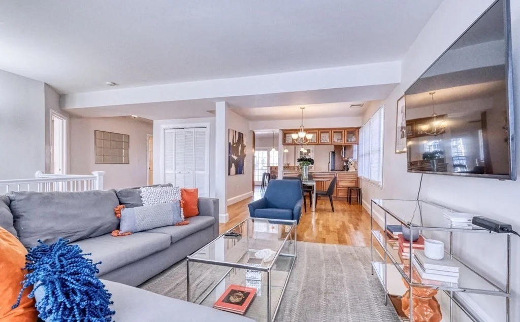 5 bed, 2 bath apartment for rent at 172 Marine Rd Unit 2, South Boston — photo 2 of 14