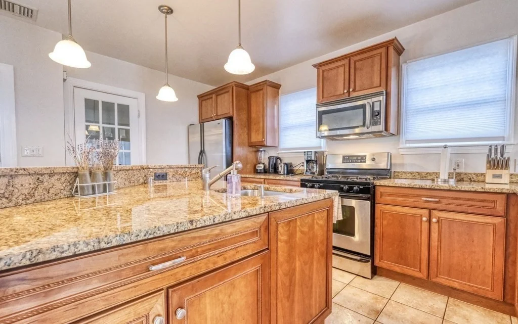 5 bed, 2 bath apartment for rent at 172 Marine Rd Unit 2, South Boston — photo 4 of 14