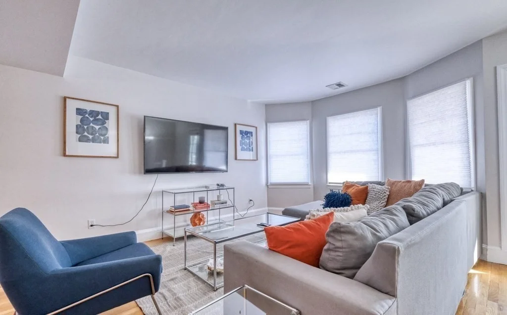 5 bed, 2 bath apartment for rent at 172 Marine Rd Unit 2, South Boston — photo 3 of 14