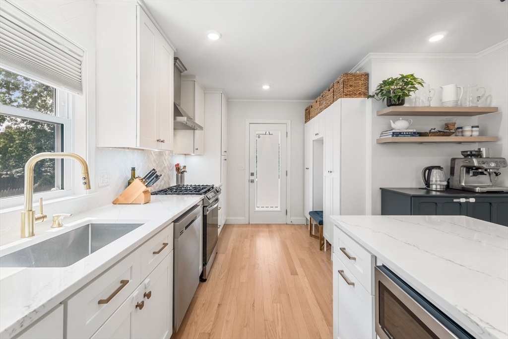 3 bed, 3 bath apartment for rent at 172 Orchard St Unit 172, Watertown — photo 6 of 30
