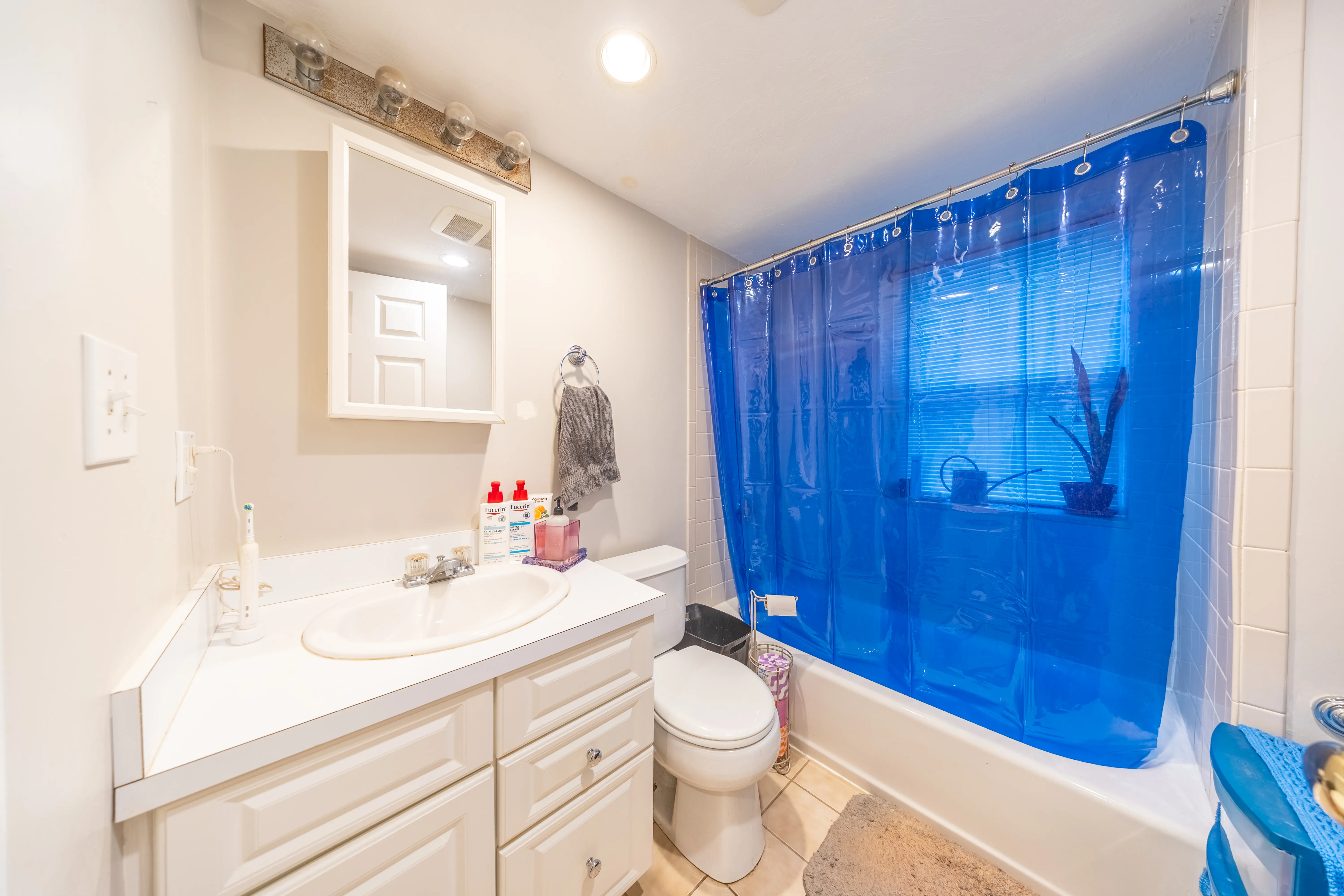 2 bed, 2 bath apartment for rent at 1720 Beacon St Unit 1, Brookline — photo 5 of 15