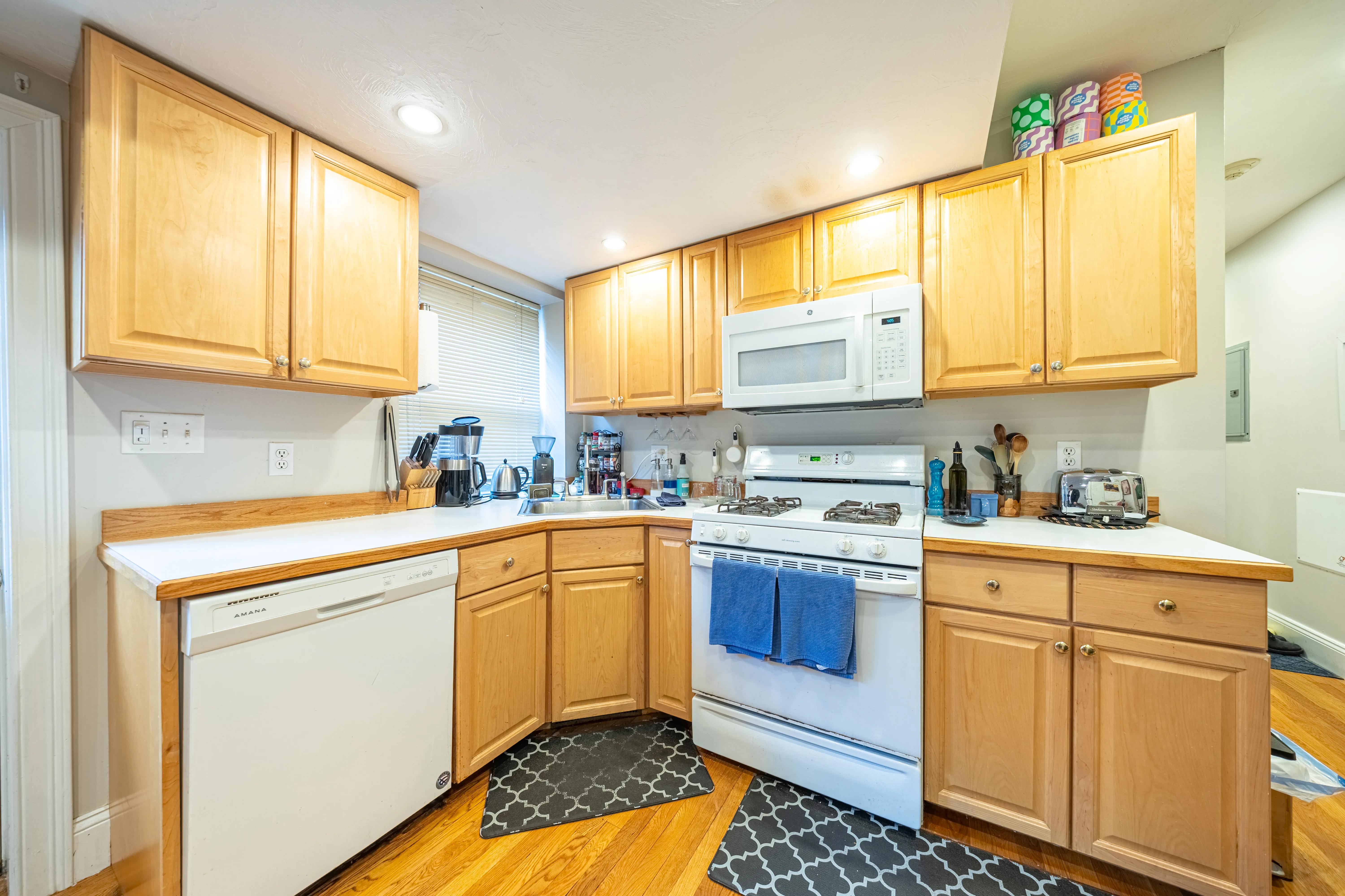 2 bed, 2 bath apartment for rent at 1720 Beacon St Unit 1, Brookline — photo 2 of 15