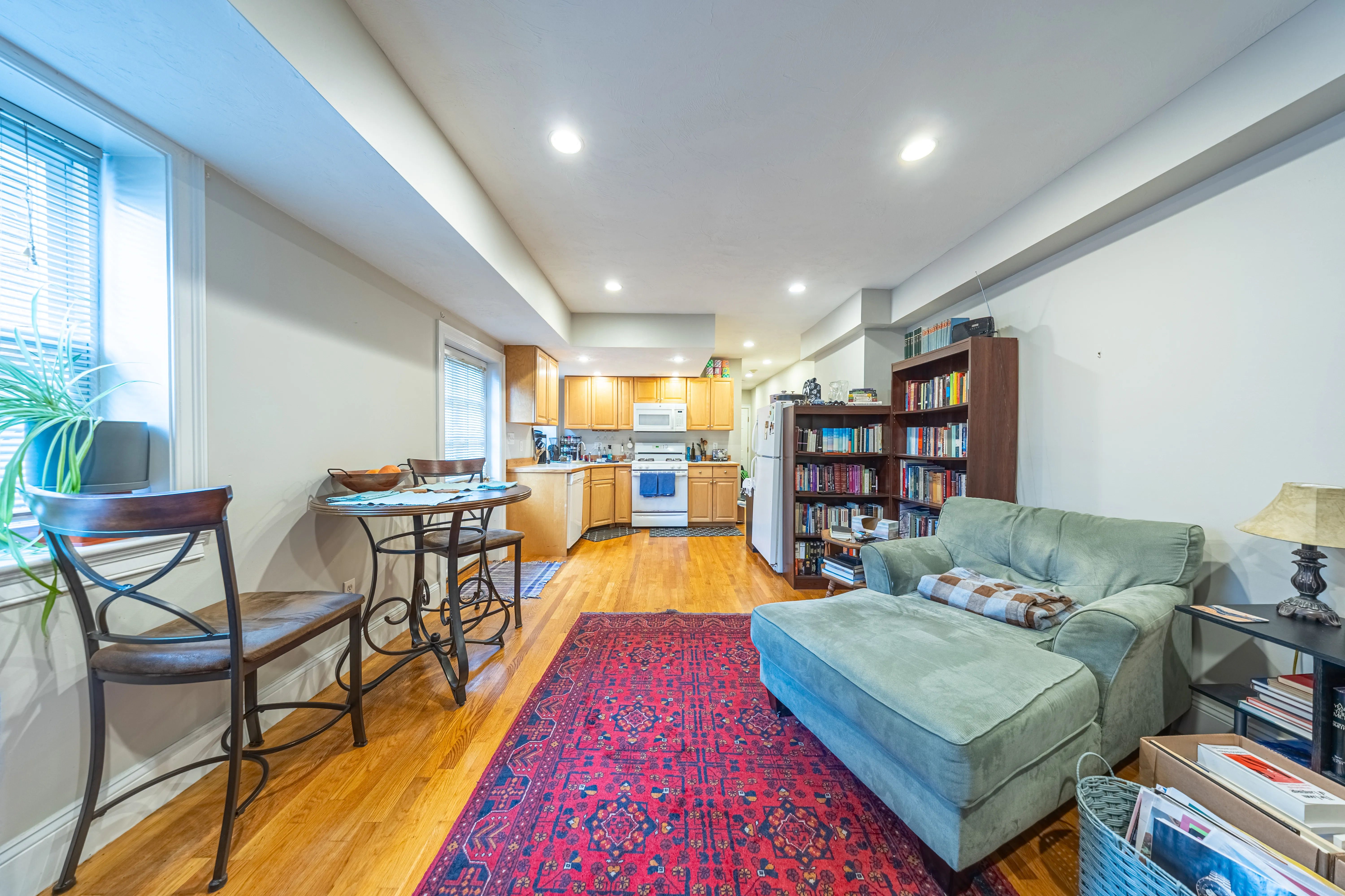 2 bed, 2 bath apartment for rent at 1720 Beacon St Unit 1, Brookline — photo 3 of 15