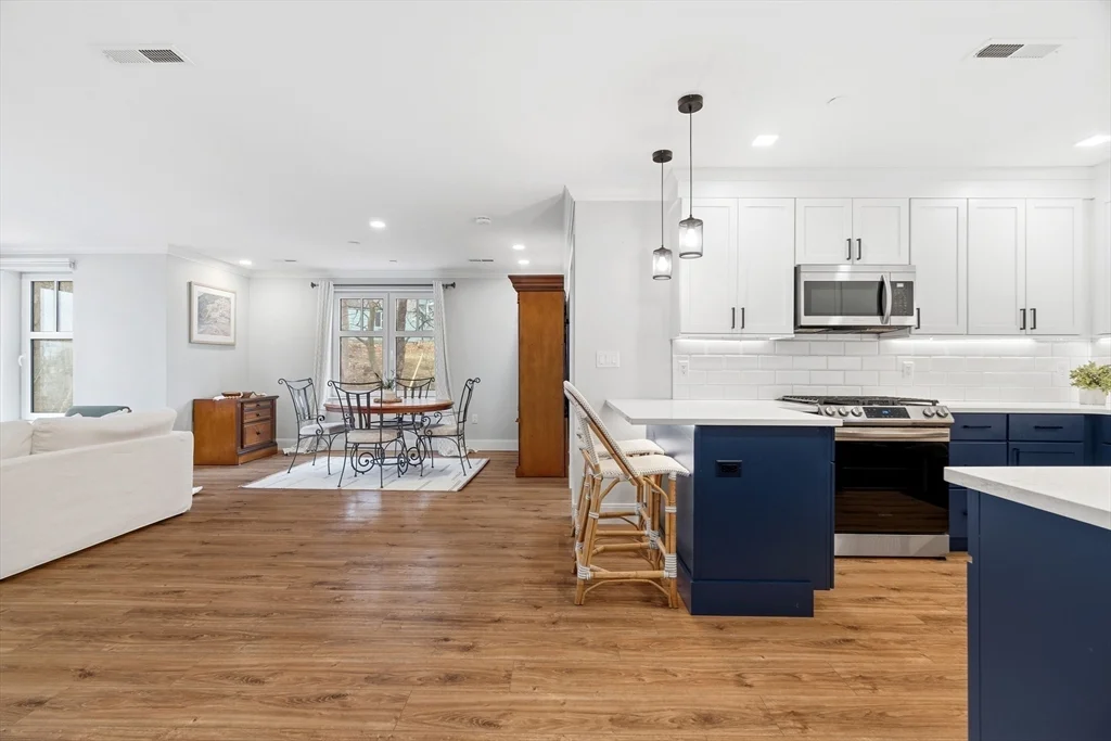 2 bed, 2 bath apartment for rent at 1721 Centre St Unit 304 R, West Roxbury — photo 4 of 33