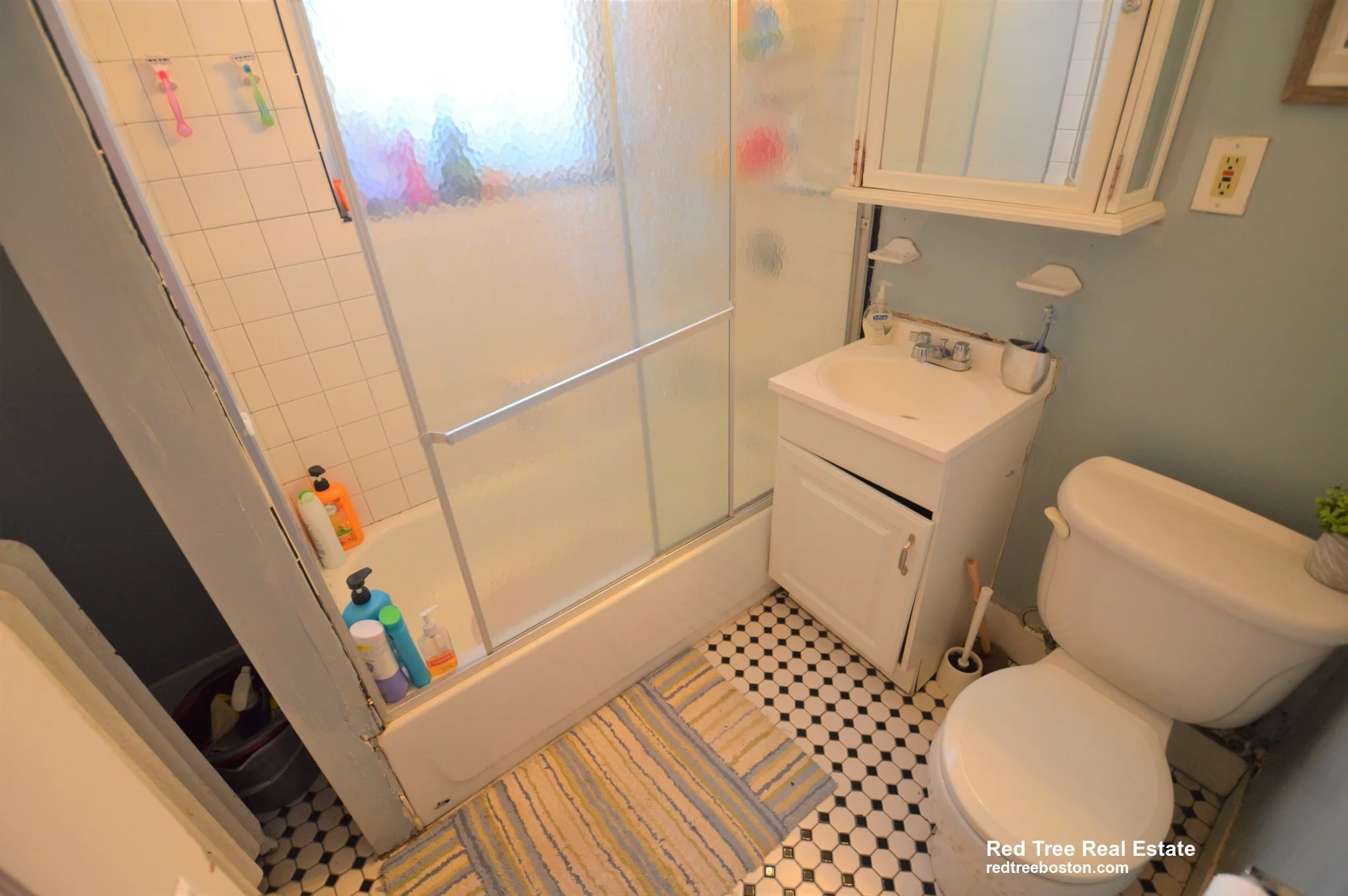 3 bed, 1.5 bath apartment for rent at 1721 Commonwealth Ave Unit 1 COPY, Brighton — photo 5 of 19