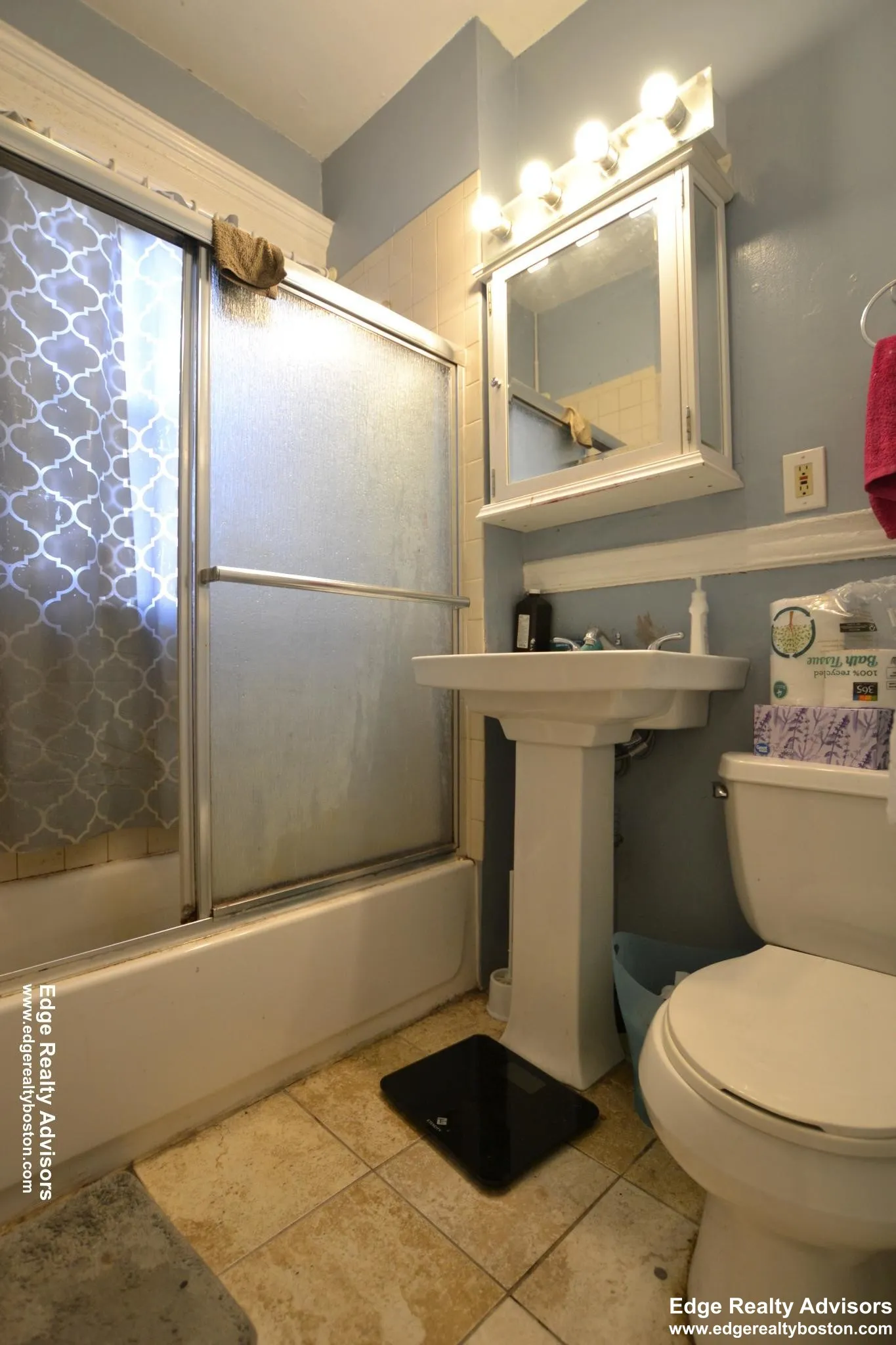 4 bed, 1.5 bath apartment for rent at 1721 Commonwealth Ave Unit 2, Brighton — photo 3 of 8