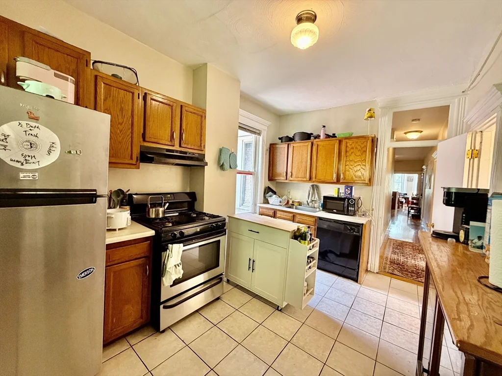 4 bed, 1 bath apartment for rent at 1721 Commonwealth Ave Unit 3, Brighton — photo 9 of 15