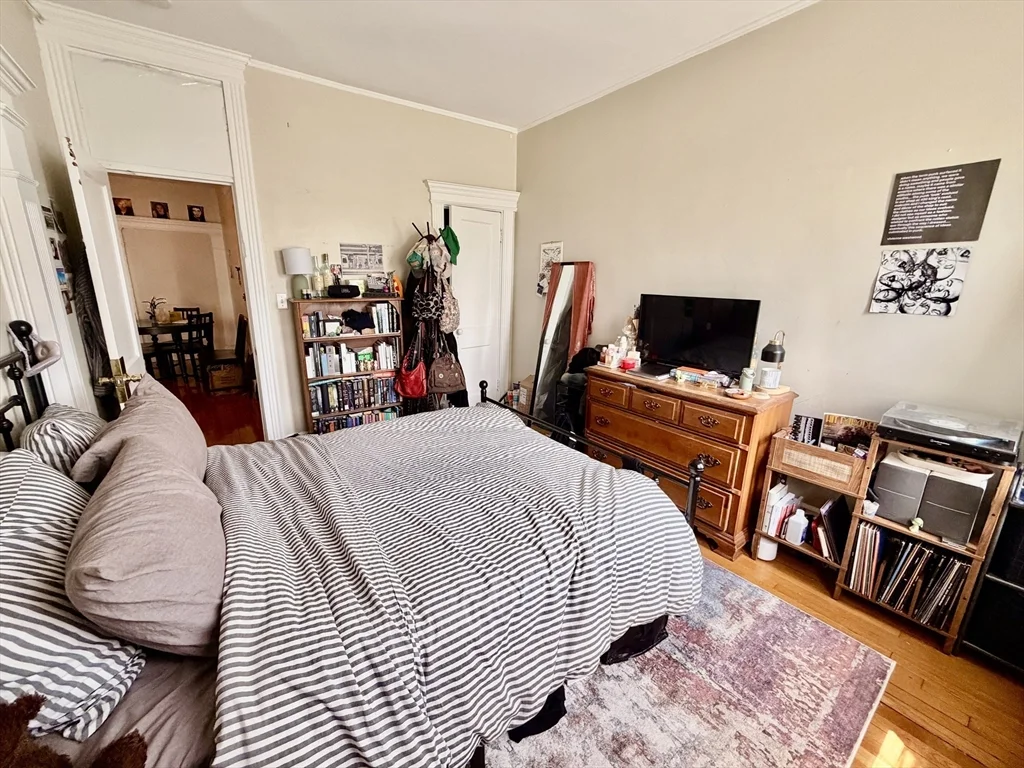 4 bed, 1 bath apartment for rent at 1721 Commonwealth Ave Unit 3, Brighton — photo 4 of 15