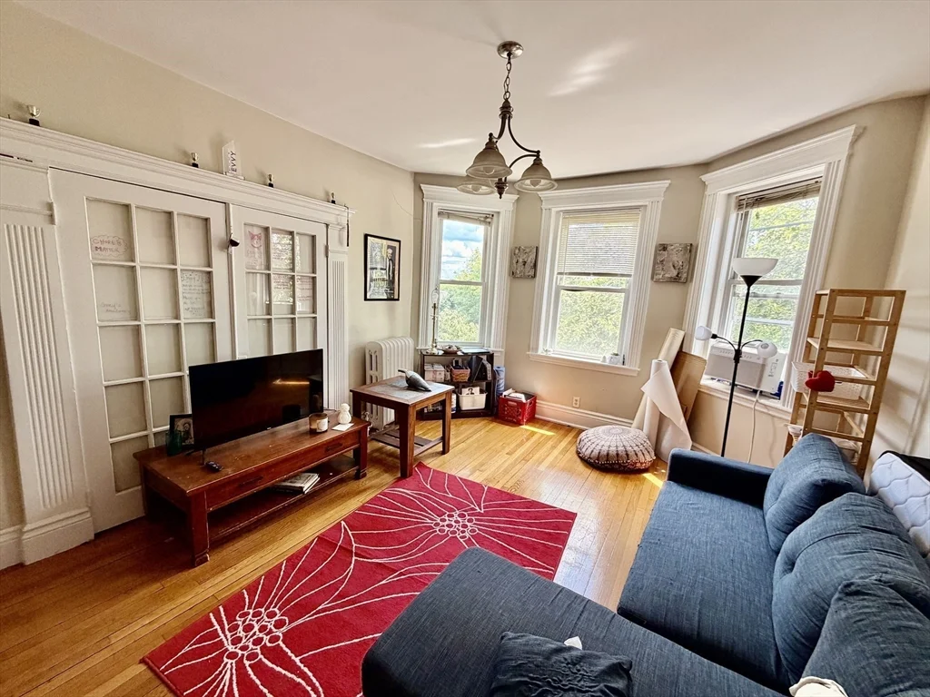 4 bed, 1 bath apartment for rent at 1721 Commonwealth Ave Unit 3, Brighton — photo 2 of 15