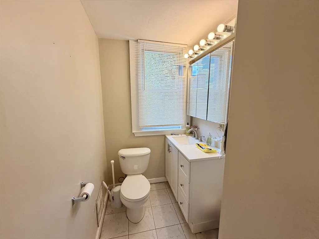 4 bed, 1 bath apartment for rent at 1721 Commonwealth Ave Unit 3, Brighton — photo 13 of 15