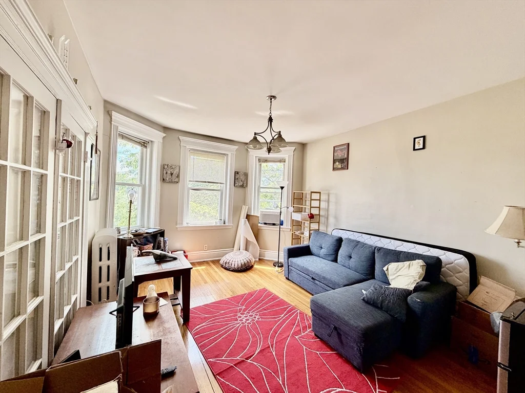 4 bed, 1 bath apartment for rent at 1721 Commonwealth Ave Unit 3, Brighton — photo 3 of 15
