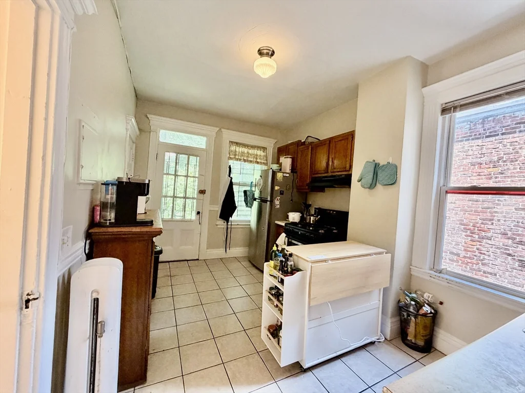 4 bed, 1 bath apartment for rent at 1721 Commonwealth Ave Unit 3, Brighton — photo 10 of 15