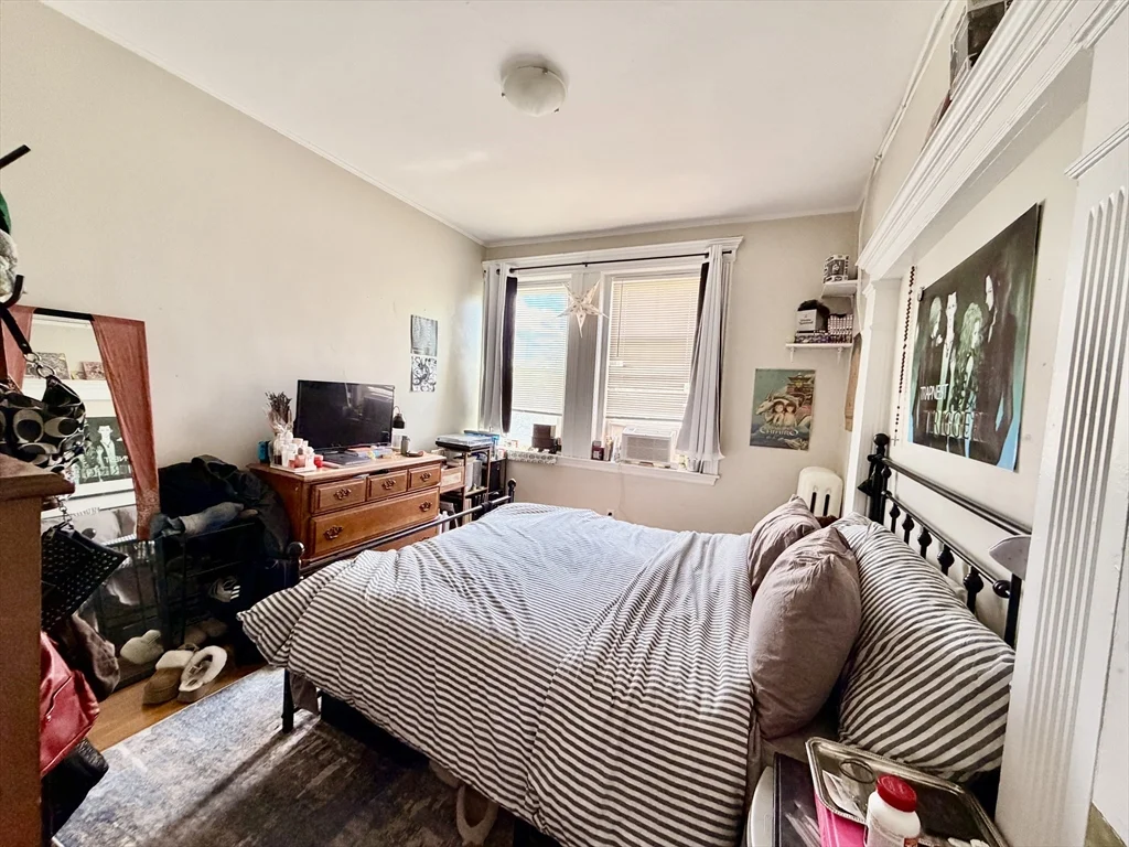 4 bed, 1 bath apartment for rent at 1721 Commonwealth Ave Unit 3, Brighton — photo 5 of 15