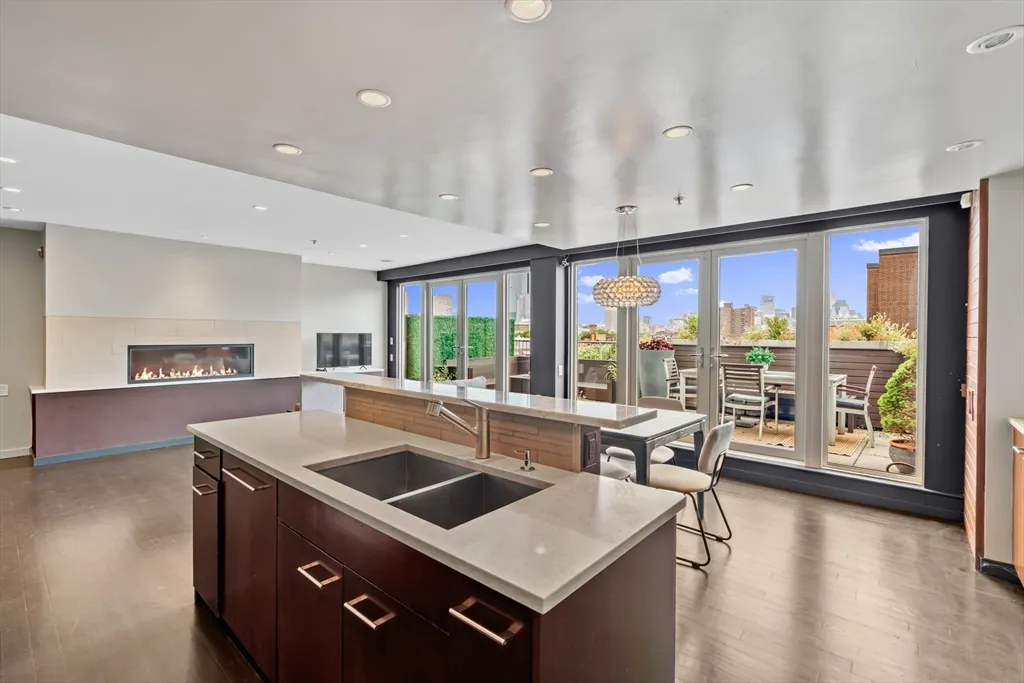 2 bed, 2 bath apartment for rent at 1721 Washington St Unit 610, South End — photo 3 of 40