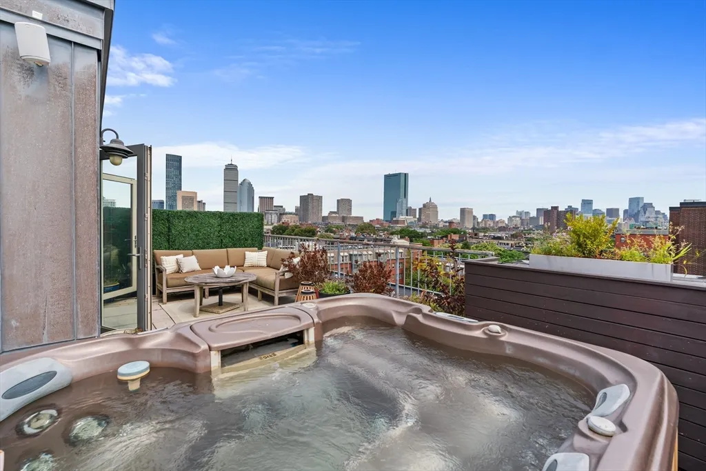 2 bed, 2 bath apartment for rent at 1721 Washington St Unit 610, South End