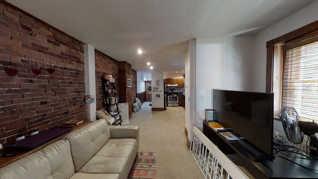 1 bed, 1 bath apartment for rent at 1722 Beacon St Unit 4, Brookline — photo 2 of 6