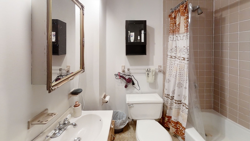 1 bed, 1 bath apartment for rent at 1722 Beacon St Unit 4, Brookline — photo 4 of 6