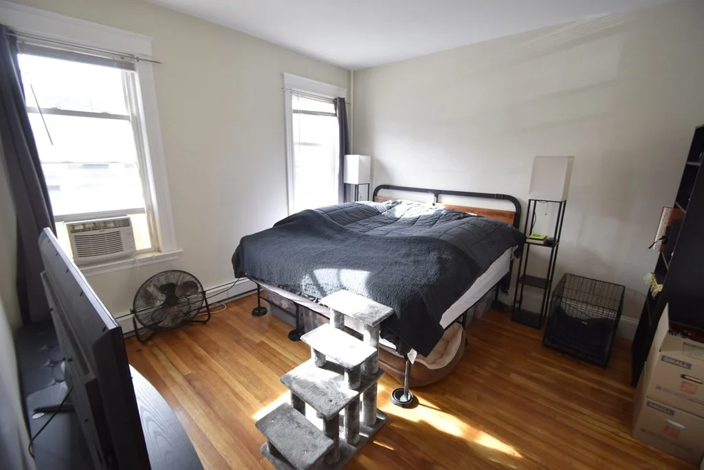 2 bed, 1 bath apartment for rent at 1722 Comm Ave Unit 4, Brighton — photo 5 of 9