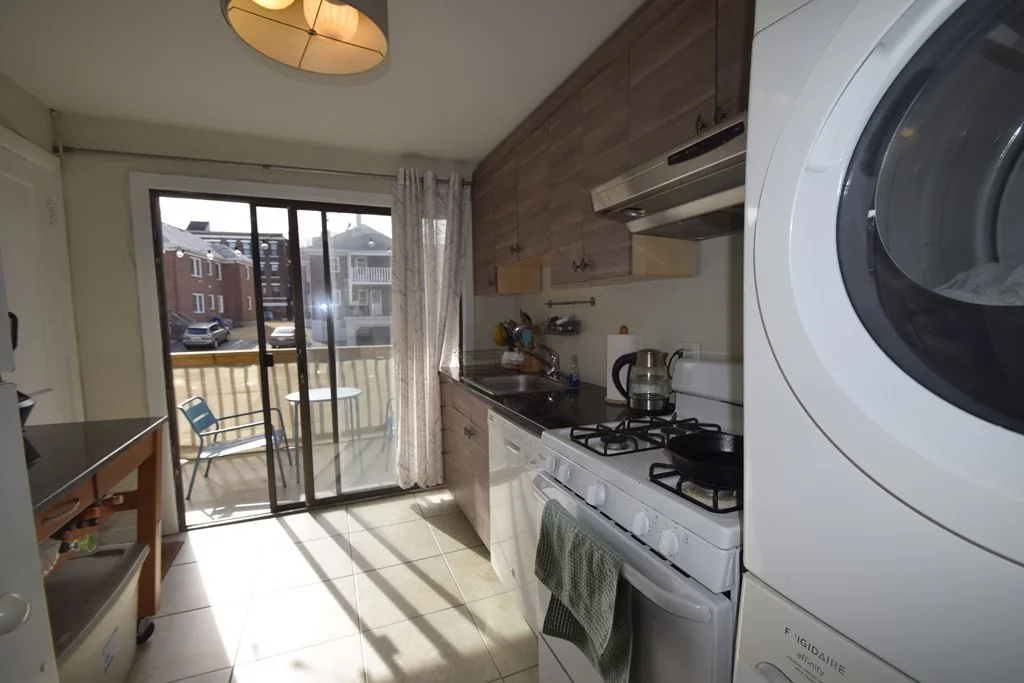2 bed, 1 bath apartment for rent at 1722 Comm Ave Unit 4, Brighton — photo 3 of 9