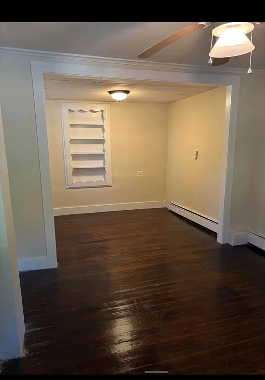 2 bed, 1 bath apartment for rent at 1722 W Main Rd, Portsmouth — photo 10 of 18