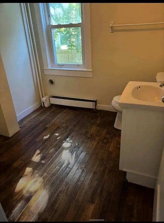 2 bed, 1 bath apartment for rent at 1722 W Main Rd, Portsmouth — photo 6 of 18