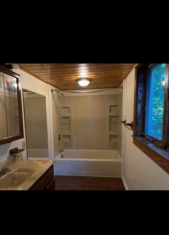 2 bed, 1 bath apartment for rent at 1722 W Main Rd, Portsmouth — photo 12 of 18