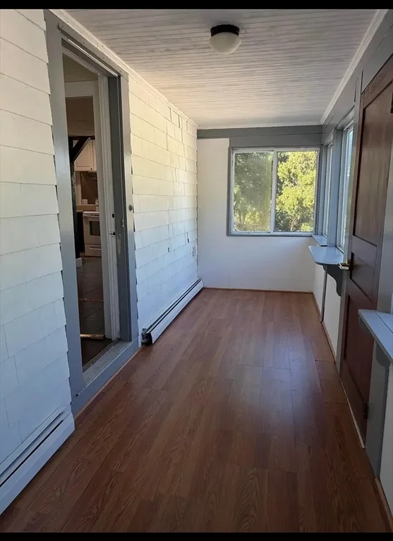 2 bed, 1 bath apartment for rent at 1722 W Main Rd, Portsmouth — photo 8 of 18