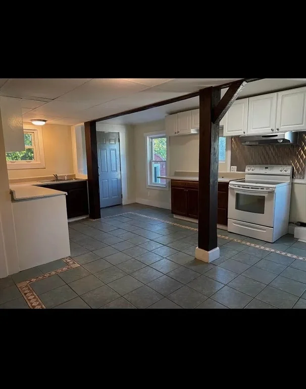 2 bed, 1 bath apartment for rent at 1722 W Main Rd, Portsmouth — photo 3 of 18