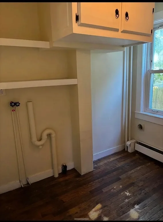 2 bed, 1 bath apartment for rent at 1722 W Main Rd, Portsmouth — photo 5 of 18