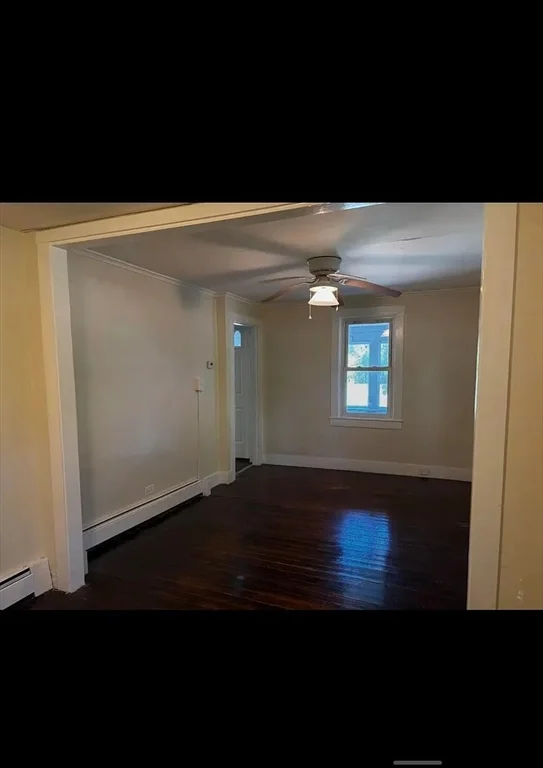 2 bed, 1 bath apartment for rent at 1722 W Main Rd, Portsmouth — photo 11 of 18