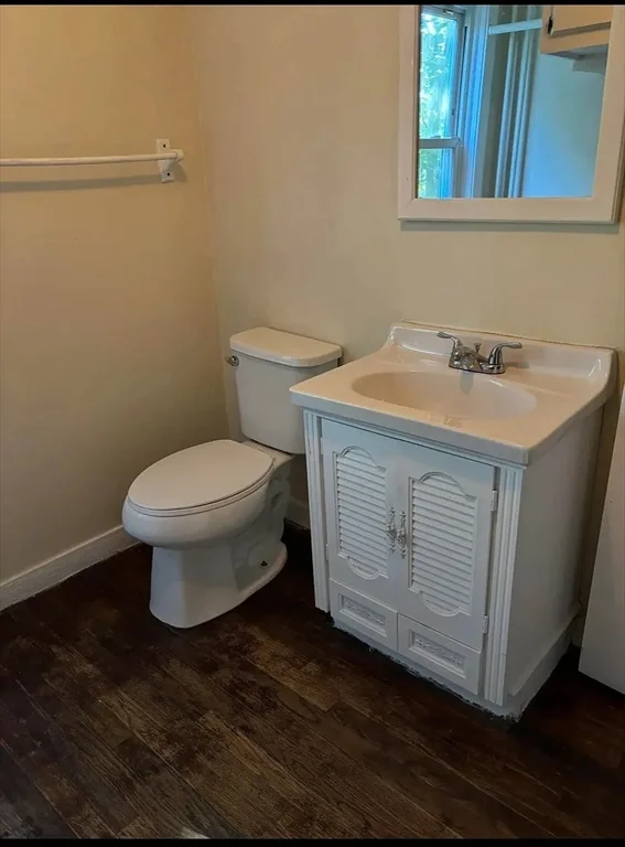 2 bed, 1 bath apartment for rent at 1722 W Main Rd, Portsmouth — photo 4 of 18