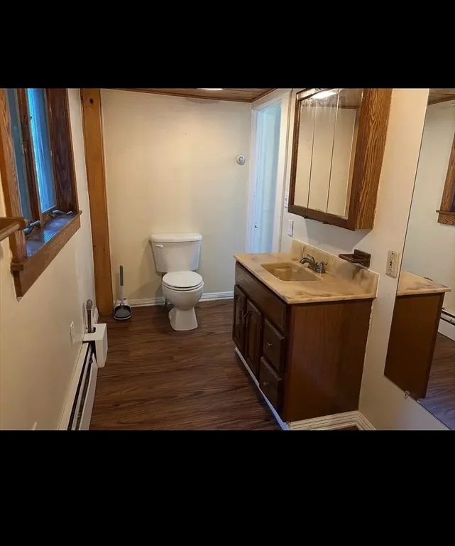 2 bed, 1 bath apartment for rent at 1722 W Main Rd, Portsmouth — photo 13 of 18
