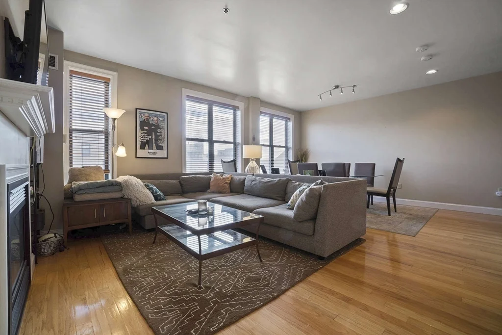 2 bed, 2 bath apartment for rent at 1723 Washington St Unit 402, South End — photo 4 of 18