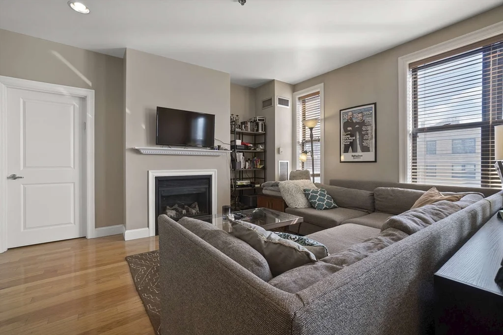 2 bed, 2 bath apartment for rent at 1723 Washington St Unit 402, South End — photo 3 of 18