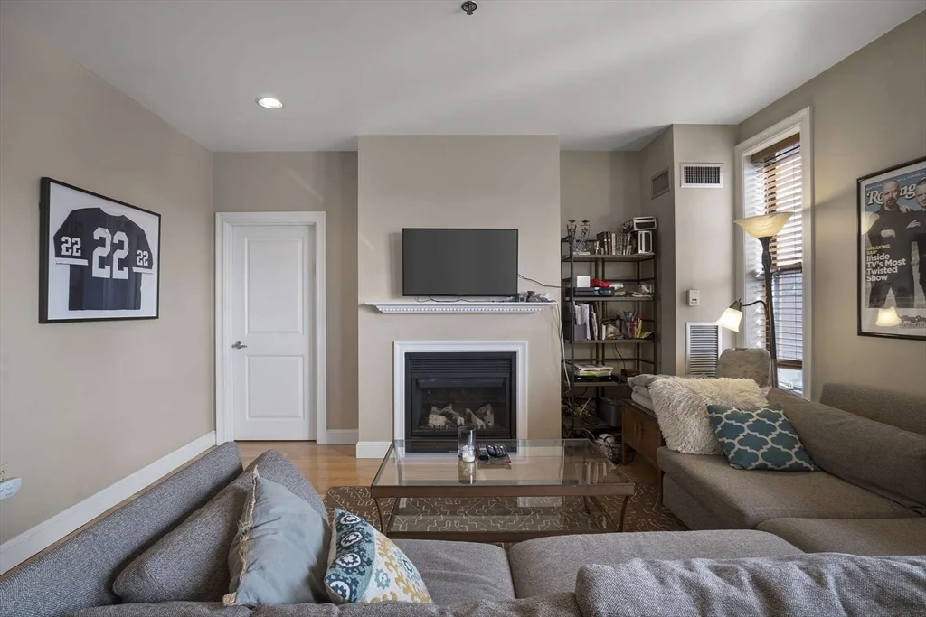 2 bed, 2 bath apartment for rent at 1723 Washington St Unit 402, South End — photo 5 of 18