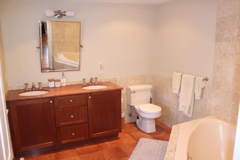 3 bed, 2 bath apartment for rent at 1724 Washington St Unit 4, South End — photo 4 of 15
